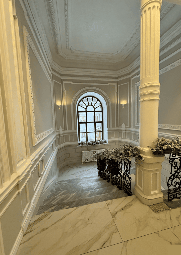 Лестница во дворце бракосочетания